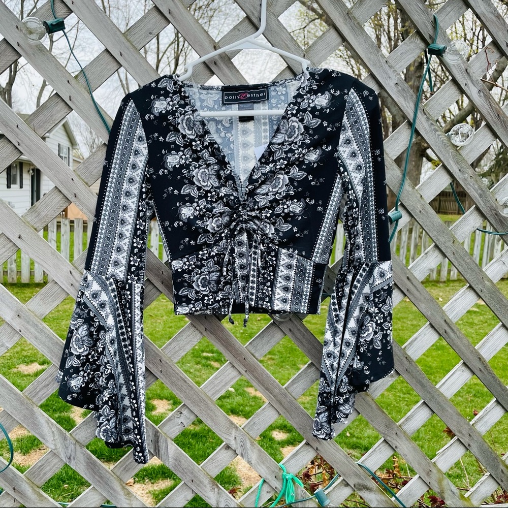 NWT! Rue21 Flared Crop Top!